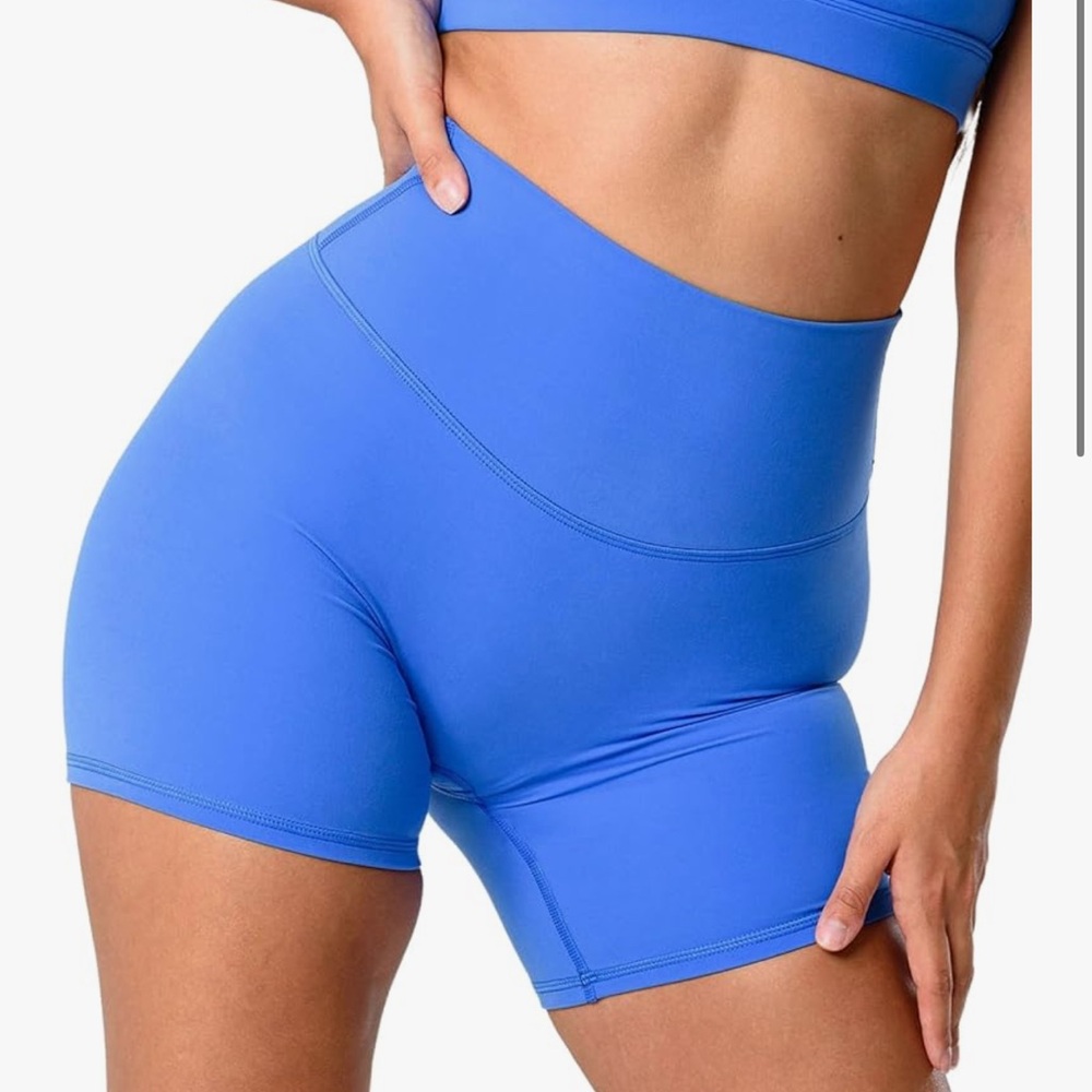 BNWT Kamo Fitness Featherlite Enhance 6” Shorts